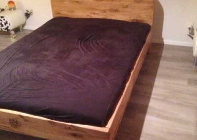 Bett aus Holz